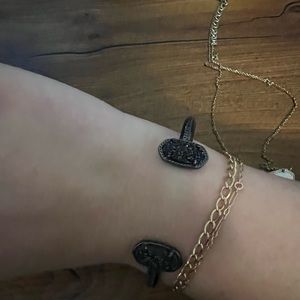 Black Kendra Scott bracelet